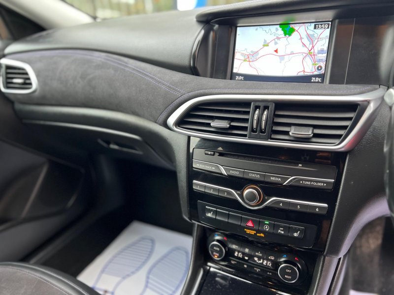 INFINITI Q30