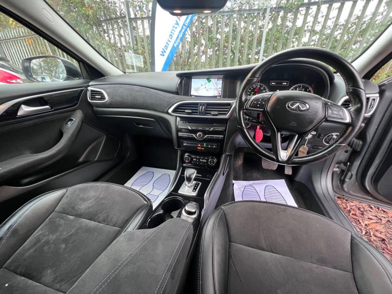 INFINITI Q30