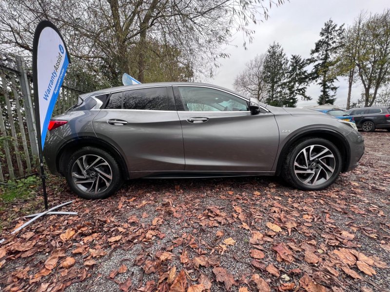 INFINITI Q30