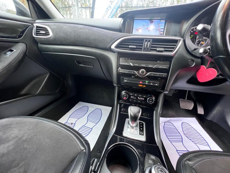INFINITI Q30