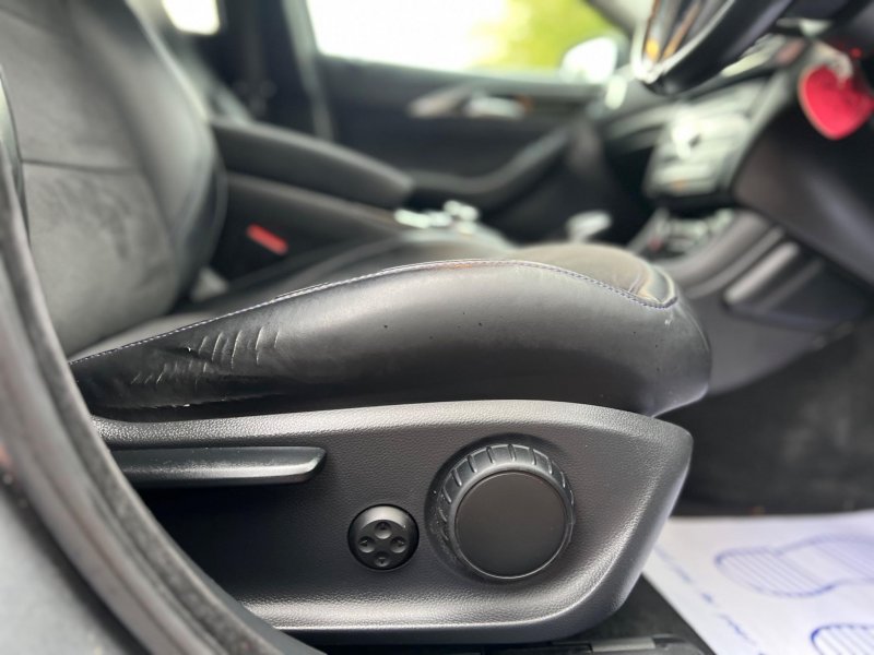 INFINITI Q30