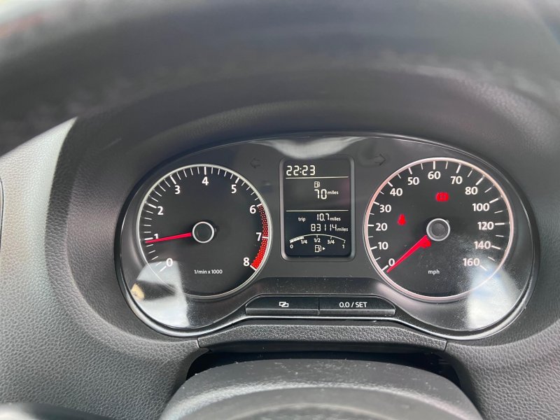 VOLKSWAGEN POLO