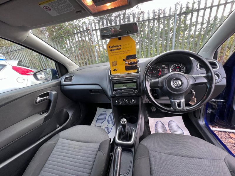 VOLKSWAGEN POLO