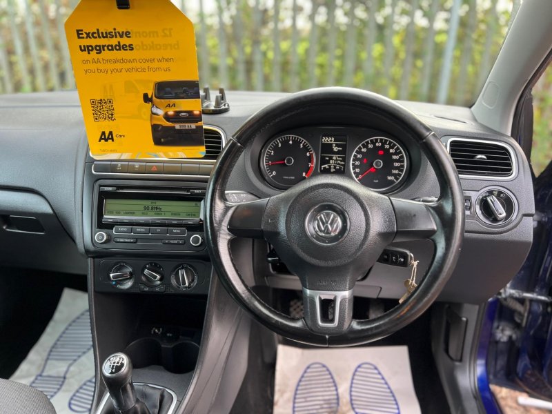 VOLKSWAGEN POLO