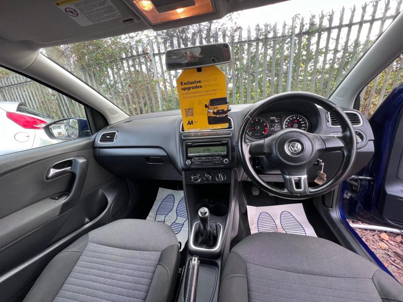 VOLKSWAGEN POLO