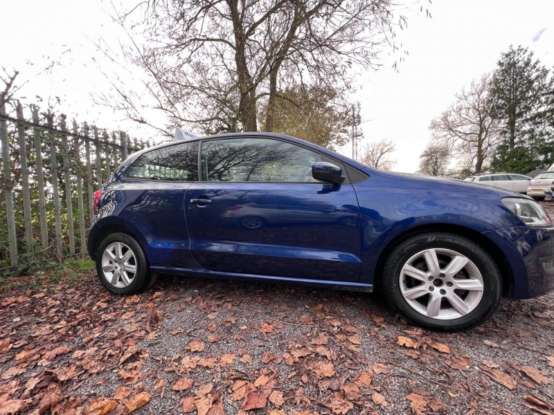 VOLKSWAGEN POLO