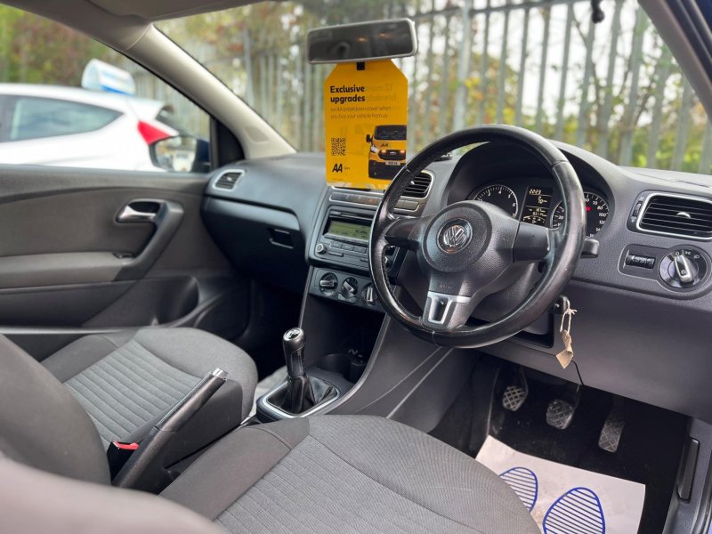 VOLKSWAGEN POLO