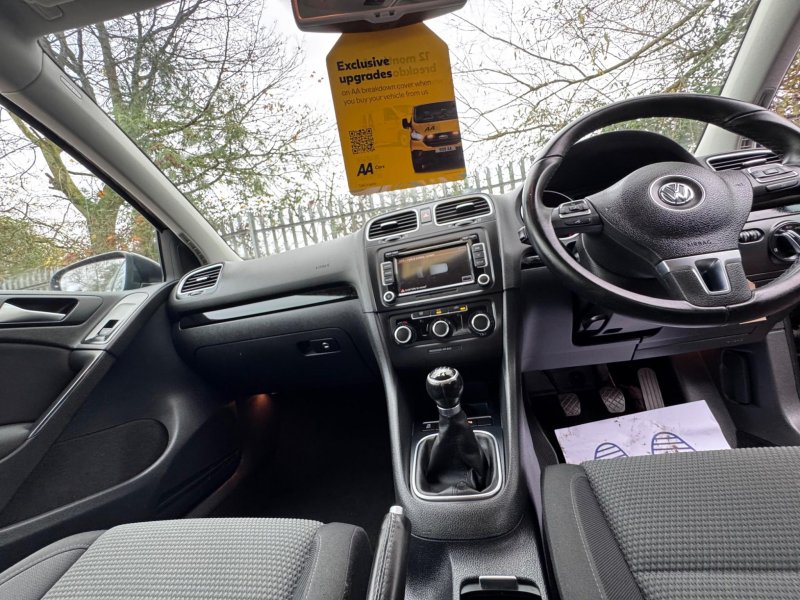 VOLKSWAGEN GOLF
