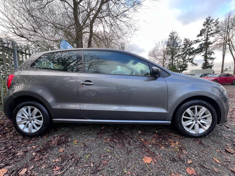 VOLKSWAGEN POLO