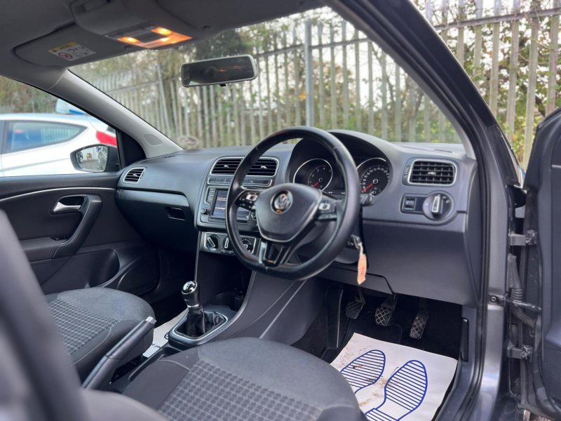 VOLKSWAGEN POLO