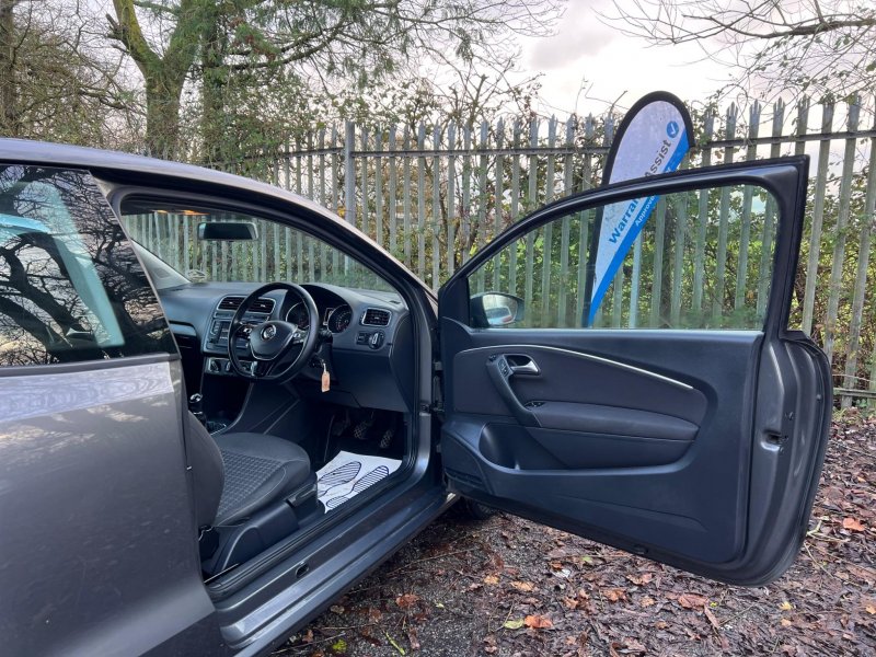 VOLKSWAGEN POLO