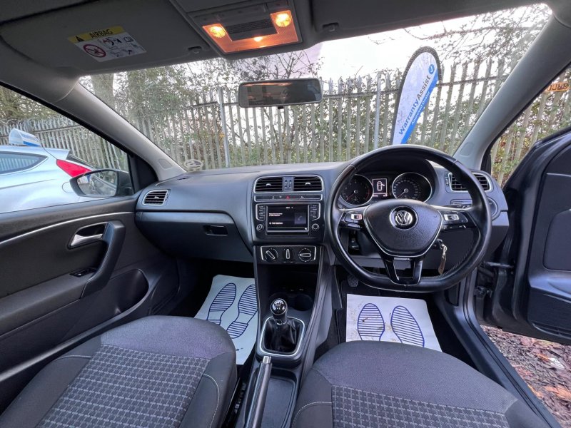 VOLKSWAGEN POLO