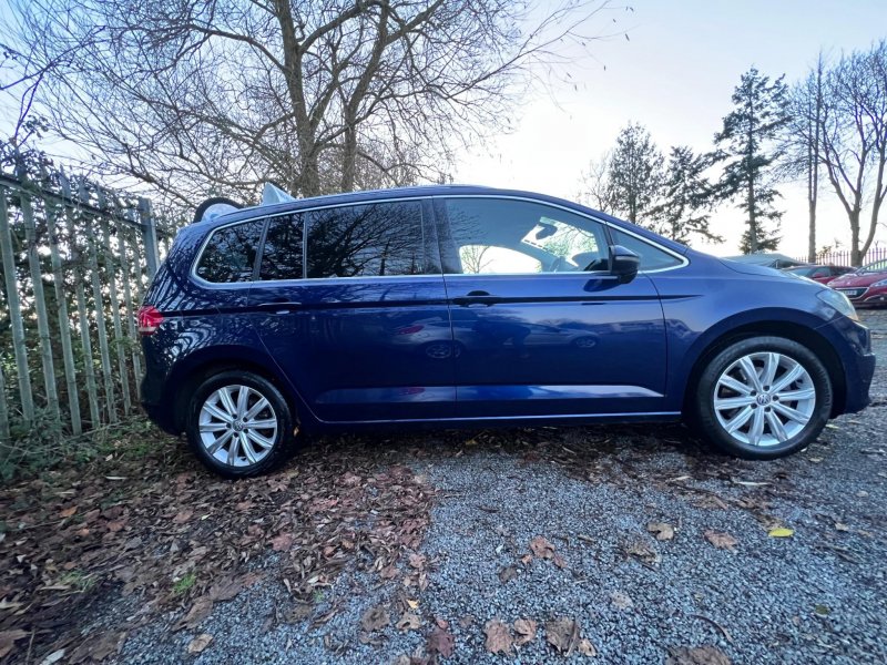 VOLKSWAGEN TOURAN