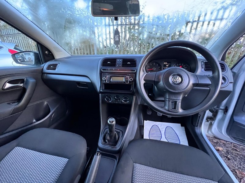 VOLKSWAGEN POLO
