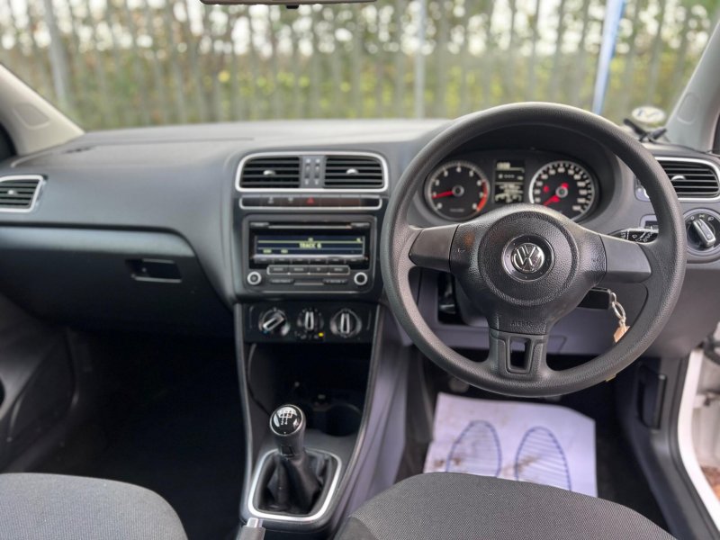VOLKSWAGEN POLO