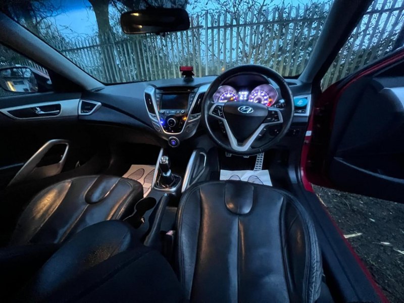 HYUNDAI VELOSTER