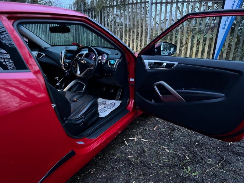 HYUNDAI VELOSTER