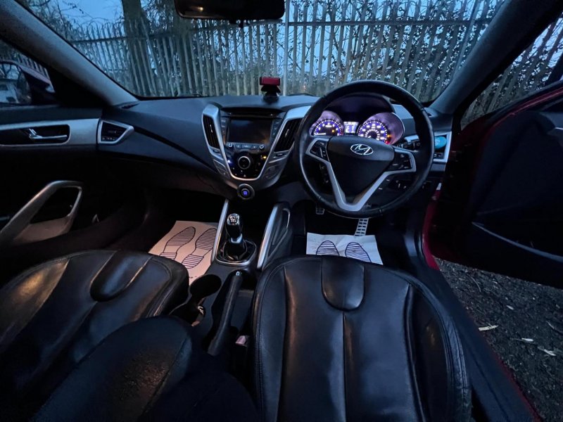 HYUNDAI VELOSTER