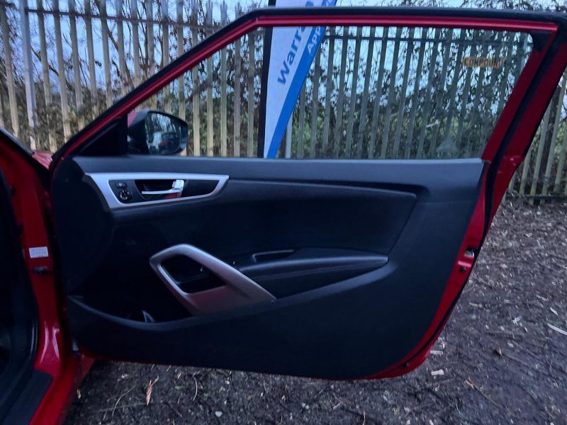 HYUNDAI VELOSTER