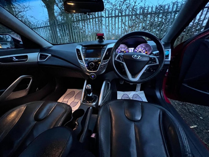 HYUNDAI VELOSTER