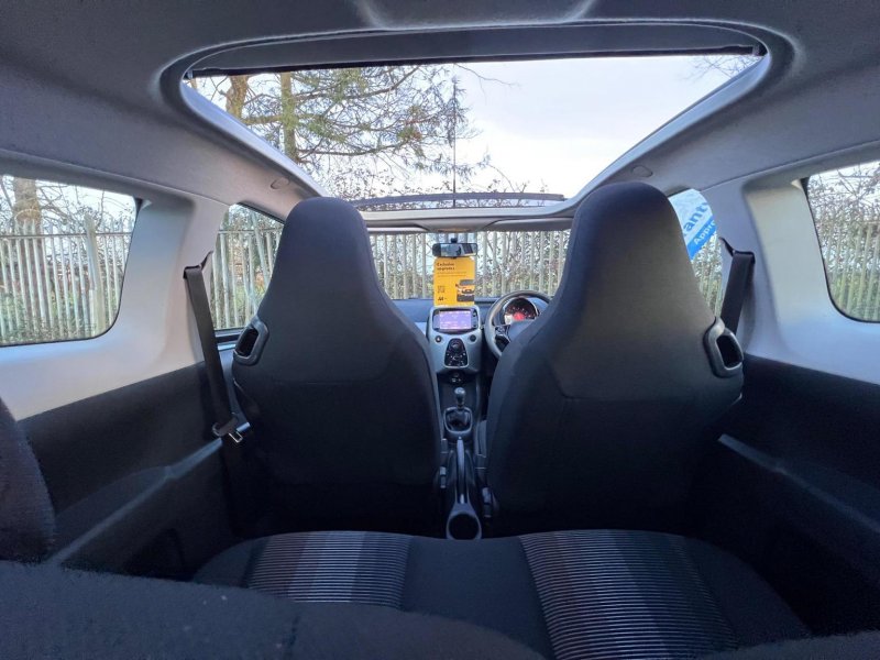 PEUGEOT 108