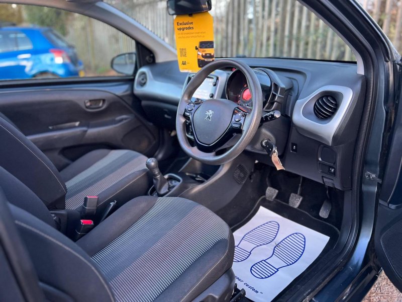 PEUGEOT 108